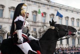 Cambio della Guardia solenne al Palazzo del Quirinale, con lo schieramento e lo sfilamento del Reggimento Corazzieri e della Fanfara del IV Reggimento Carabinieri a cavallo, in occasione della Festa della Repubblica