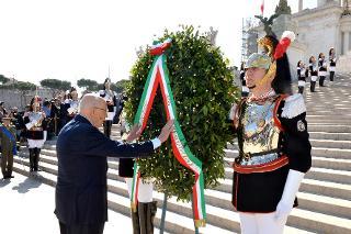 Il Presidente Giorgio Napolitano durante la deposizione di una corona d'alloro all'Altare della Patria, in occasione della Festa Nazionale della Repubblica