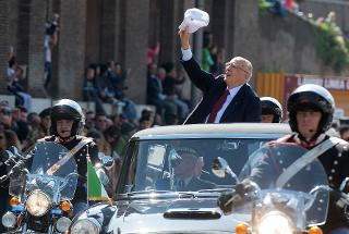 Il Presidente Giorgio Napolitano al suo arrivo in via dei Fori Imperiali per la rivista militare, in occasione della Festa Nazionale della Repubblica