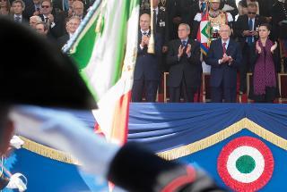 Il Presidente Giorgio Napolitano con a fianco il Presidente del Consiglio Enrico Letta, il Presidente del Senato Pietro Grasso e il Presidente della Camera Laura Boldrini, nel corso della rivista militare