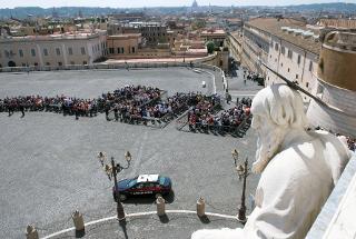 Il pubblico in attesa di entrare al Palazzo del Quirinale in occasione della Festa della Repubblica