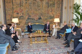 Il Presidente Giorgio Napolitano con Antonello Soro, Presidente dell'Autorità Garante per la protezione dei dati personali e i componenti l'Autorità durante i colloqui