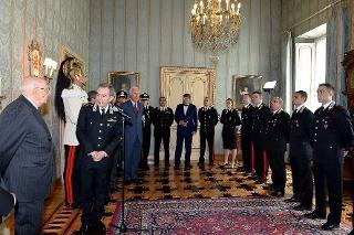 Il Presidente Giorgio Napolitano nel corso dell'incontro con il Gen. C..A. Leonardo Gallitelli, Comandante Generale dell'Arma dei Carabinieri, ed una rappresentanza di Allievi degli Istituti di formazione dei Carabinieri per il 199° annivesario della Costituzione dell'Arma