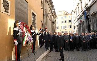 Il Presidente Giorgio Napolitano, in via Caetani per rendere omaggio alla lapide in ricordo dell'On. Aldo Moro