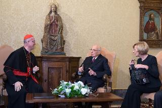 Il Presidente Giorgio Napolitano e il Ministro degli Affari Esteri Emma Bonino nel corso dei colloqui con il Segretario di Stato S.E. il Cardinale Tarcisio Bertone