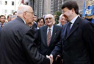 Il Presidente Giorgio Napolitano con L'On. Dario Franceschini, in via Caetani davanti alla lapide che ricorda l'On. Aldo Moro.