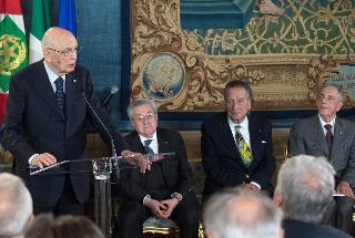 Il Presidente Giorgio Napolitano rivolge il suo indirizzo di saluto in occasione della consegna dei Premi "Presidente della Repubblica" dell'Accademia Nazionale dei Lincei, di San Luca e di Santa Cecilia per l'anno 2012, rispettivamente Lamberto Maffei, Paolo Portoghese e Bruno Cagli