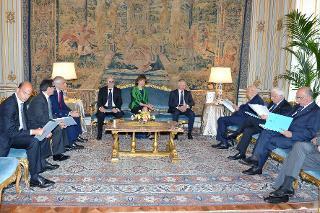Il Presidente Giorgio Napolitano con Guido Pier Paolo Bortoni, Presidente dell'Autorità per l'energia elettrica e il gas, ed i componenti l'Autorità durante i colloqui
