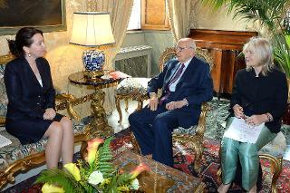 Il Presidente Giorgio Napolitano con Dana Manuela Constantinescu, nuovo Ambasciatore della Romania, in occasione della presentazione delle Lettere Credenziali