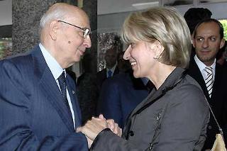 Il Presidente Giorgio Napolitano con la Signora Gemma Calabresi, a destra il figlio Luigi, al Centro Congressi, in occasione delle cerimonie commemorative del Commissario Luigi Calabresi
