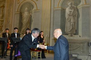 Il Presidente Giorgio Napolitano al termine del concerto della Vietnam National Symphony Orchestra saluta il Maestro Honna Tetsuji
