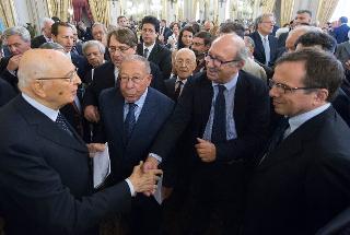 Il Presidente Giorgio Napolitano al termine della cerimonia del &quot;Ventaglio&quot; saluta i giornalisti presenti