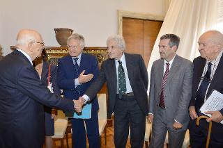 Il Presidente Giorgio Napolitano saluta il Prof. Jack Steinberger Premio Nobel per la Fisica in occasione della sessione di apertura del convegno internazionale dal titolo &quot;L'eredità di Bruno Pontecorvo:l'Uomo e lo Scienziato&quot;, per il centenario della nascita del Fisico