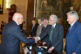 Il Presidente Giorgio Napolitano al termine del Convegno dal titolo &quot;L'eredità di Bruno Pontecorvo: l'Uomo e lo Scienziato&quot; saluta i relatori