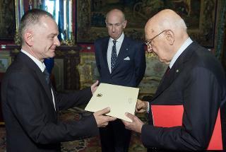 Il Presidente Giorgio Napolitano con S.E. Sikharulidze Karlo, nuovo Ambasciatore della Repubblica di Georgia, in occasione della presentazione delle Lettere Credenziali