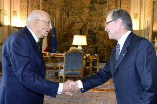 Il Presidente Giorgio Napolitano accoglie Ignazio Visco, Governatore della Banca d'Italia al Quirinale in occasione dell'incontro con i membri del Direttorio