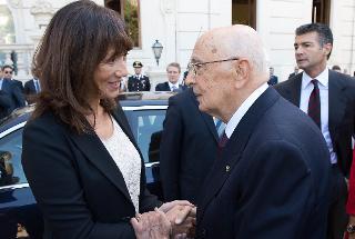 Il Presidente Giorgio Napolitano saluta la Signora Antonella Campodonico, vedova del Magistrato Loris D'Ambrosio
