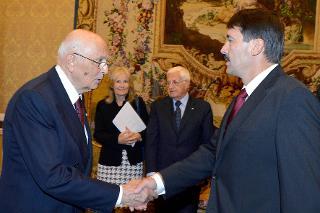 Il Presidente Giorgio Napolitano accoglie il Signor János Áder, Presidente della Repubblica d'Ungheria al Quirinale