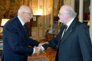 Il Presidente Giorgio Napolitano accoglie il Prof. Gaetano Silvestri, nuovo Presidente della Corte costituzionale al Quirinale