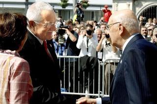 Il Presidente Giorgio Napolitano accolto in piazza Namesti Svobodi dal Presidente della Repubblica Ceca Vaclav Klaus