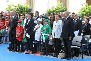 Il Presidente Giorgio Napolitano all'inaugurazione dell'anno scolastico 2013-2014, durante l'Inno Nazionale