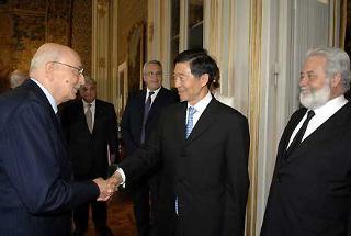 Il Presidente Giorgio Napolitano accoglie Janmin Wu e Vincente Loscertales, rispettivamente Presidente e Segretario generale del BIE