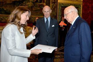 Il Presidente Giorgio Napolitano con la Signora Vanessa Frazier, nuovo Ambasciatore della Repubblica di Malta, durante la presentazione delle Lettere Credenziali