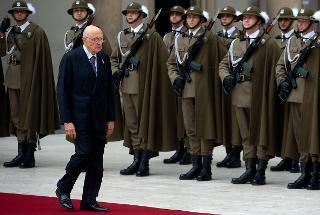 Il Presidente Giorgio Napolitano al suo arrivo al Castello di Wawel, in occasione dell'Incontro Informale Multilaterale di Capi di Stato &quot;Uniti per l'Europa&quot;
