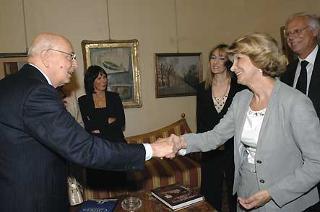 Il Presidente Giorgio Napolitano con l'On. Barbara Pollastrini, Ministro per i diritti e le pari opportunità, in occasione della presentazione del volume &quot;Le donne della Costituente&quot;