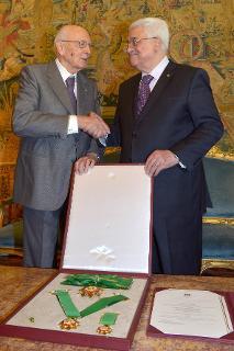 Il Presidente Giorgio Napolitano riceve dal Presidente dell'Autorità Nazionale Palestinese il Signor Mahmud Abbas, l'onorificenza &quot;Stella della Palestina&quot;