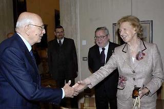 Il Presidente Giorgio Napolitano saluta la Signora Maria Romana De Gasperi in occasione della presentazione del volume &quot;Le donne della Costituente&quot;