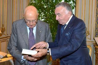 Il Presidente Giorgio Napolitano con Giuseppe Marra, Presidente dell'Adnkronos in occasione del 50° anniversario della fondazione dell'agenzia di stampa