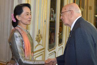 Il Presidente Giorgio Napolitano accoglie Aung San Suu Kyi, Premio Nobel per la Pace, al Quirinale