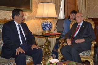 Il Presidente Giorgio Napolitano con S.E. il Signor Nawalage Bennet Cooray, nuovo Ambasciatore della Repubblica Democratica Socialista dello Sri Lanka, in occasione della presentazione delle Lettere Credenziali