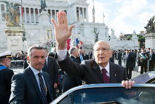 Il Presidente Giorgio Napolitano lascia Piazza Venezia al termine della cerimonia di celebrazione del Giorno dell'Unità Nazionale e della Giornata delle Forze Armate