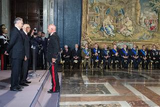 Il Presidente Giorgio Napolitano nel corso della consegna delle onorificenze dell'OMI
