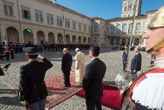 Il Presidente Giorgio Napolitano e Sua Santità Francesco nel corso della cerimonia di commiato al termine della visita ufficiale