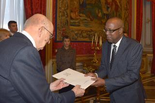 Il Presidente Giorgio Napolitano con il Sig. Christopher Wilfred, nuovo Ambasciatore della Repubblica di Suriname, in occasione della presentazione delle Lettere Credenziali