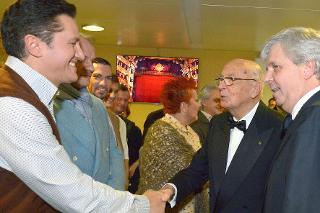 Il Presidente Giorgio Napolitano saluta il tenore Piotr Beczala in occasione dell'inaugurazione della stagione d'opera e balletto 2013-2014 del Teatro alla Scala