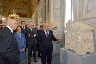Il Presidente Giorgio Napolitano nel corso dell'inaugurazione della Mostra &quot;La memoria ritrovata. Tesori recuperati dall'Arma dei Carabinieri&quot;