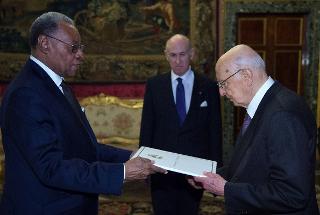 Il Presidente Giorgio Napolitano con S.E. Eldred Edison Bethel, Ambasciatore del Commonwealth delle Bahamas, in occasione della presentazione delle Lettere Credenziali