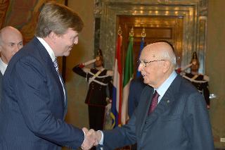 Il Presidente Giorgio Napolitano accoglie S. M. il Re dei Paesi Bassi Willem Alexander al Quirinale