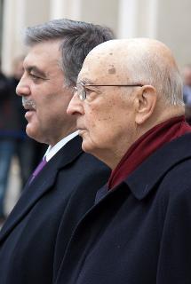 Il Presidente Giorgio Napolitano e il Presidente della Repubblica di Turchia Abdullah Gül ricevono gli onori militari