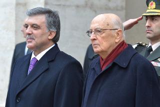 Il Presidente Giorgio Napolitano e il Presidente della Repubblica di Turchia Abdullah Gül ricevono gli onori militari