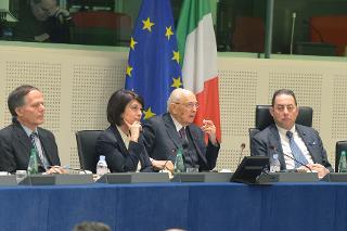 Il Presidente Giorgio Napolitano durante il suo intervento nel corso dell'incontro con i deputati italiani nella sede del Parlamento Europeo
