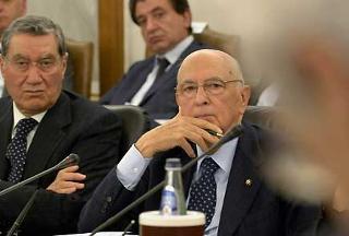 Il Presidente Giorgio Napolitano, con a fianco il Vice Presidente del Consiglio Superiore della Magistratura Nicola Mancino, nel corso dei lavori dell'Assemblea plenaria del CSM.