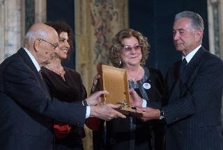Il Presidente Giorgio Napolitano consegna il &quot;Premio Leonardo 2013&quot; a Gianni Zonin, Presidente della Casa Vinicola Zonin e Presidente della Banca Popolare di Vicenza