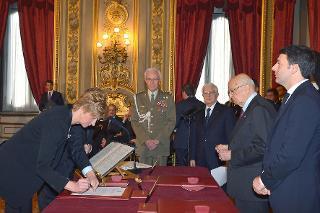 Il Presidente Giorgio Napolitano con Roberta Pinotti, Ministro della Difesa in occasione del Giuramento del Governo Renzi