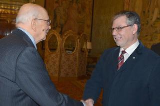 Il Presidente Giorgio Napolitano con il Prof. Joseph Weiler in occasione dell'incontro con una delegazione di ricercatori dell'Istituto Universitario Europeo di Firenze