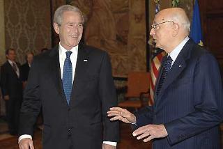Il Presidente Giorgio Napolitano con George W. Bush in occasione dell'incontro al Quirinale